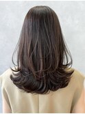 暗めカラー韓国ヘア顔周りレイヤーグレージュ_ba480352