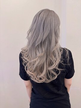 hair&make Laule’a【ヘアアンドメイク ラウレア】 大人ハイトーンカラー