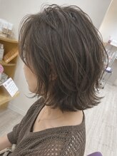 イソラブル(ISOLA-blu)&nbsp;大人の抜け感くびれミディアムレイヤー×アッシュブラウン