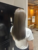 サニー 梅田(Sun.ny)&nbsp;赤みを抑えたブリーチなしオリーブカラー