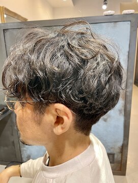 トンネルヘアー(Tunnel hair) 大人の色気のパーマスタイル