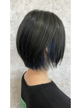 シュガービー(SUGAR-B) ブルーインナーカラーショートボブ