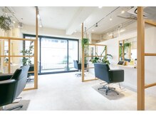 【半個室×ナチュラル空間】長時間メニューも、心からリラックスできる癒しのひとときに。