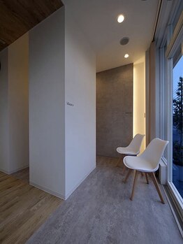 Curar hair blancoの写真/少人数のくつろぎ空間でゆったりと。一人ひとりに寄り添い、あなたのキレイをお手伝い♪マンツーマン施術◎