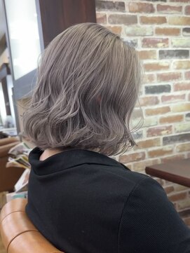 ゼウス(Zeus.) 海外ヘアーハッシュカットレイヤーカット