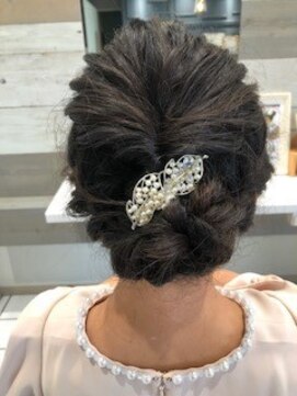 エモーション ヘアーメイク 上品なパーティースタイル♪