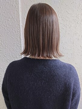 シザーズ(scissors) 切りっぱなしボブ 外ハネ ストレート 透明感カラー