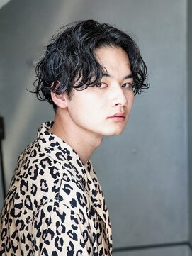 カライング(ing) スーツ短髪ツーブロック束感モテる黒髪シークレットパーマ流行