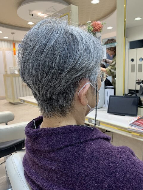 グレイヘアでストレスフリーに