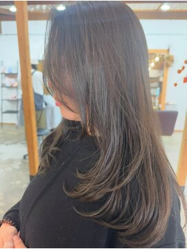 アドア ヘアーステージ レイヤーカット×グレージュカラー