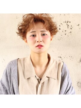 ヘアーギャラリー シェノン(Hair Gallery Chainon) 柔らかさと暖かさのあるベージュ系カラーのパーマスタイル