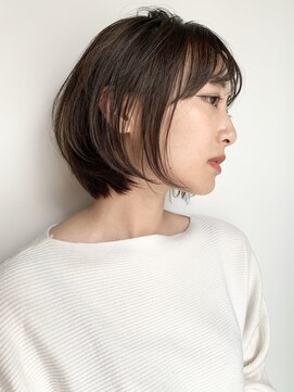 イズ(iss) 前髪あり　ボブ　フォギーベージュ