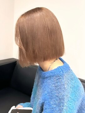 ベレーザ 渋谷(BELEZA) 6040ミルクティーアッシュハイトーンカラー切りっぱなしボブ