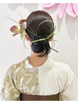 ブリエ(briller) MANAMI/タイトシニヨン/カチモリ/生花