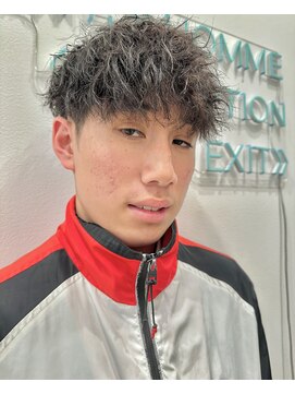 ロミーオム 本厚木(ROMMY. Homme) 刈り上げツイストスパイラルパーママッシュショートメンズヘア