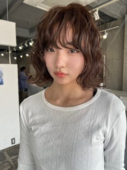アイン(eim)の写真/【自然で動きのあるパーマ 】似合わせ×トレンドのくしゅっとパーマやおしゃれなウェーブは〈eim〉で