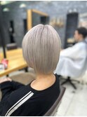 イメチェン/ホワイトブロンド/外ハネボブ/ワイドバング/佐倉
