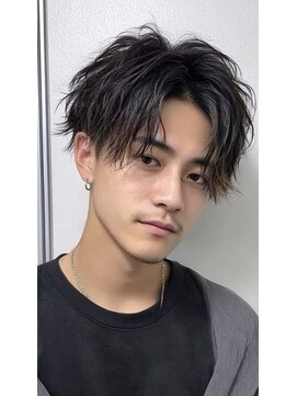 リアン アオヤマ(Liun Aoyama) ニュアンスパーマフェードマンバンヘアツイストスパイラルパーマ