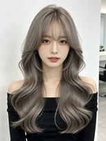 エイチ 大阪梅田(H)&nbsp;ショートウルフミニボブバレイヤージュアッシュグレージュ50代