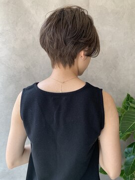 マグ ギンザ(mag ginza) 襟足長めのくびれショート☆