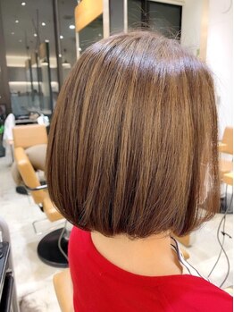 ロージーバイフーガヘアー 元住吉店(Rosy by FUGAhair)の写真/【4周年!】話題の白髪ぼかしでオシャレ度UP！白髪を活かして360度どこから見ても自然なスタイルに♪