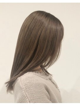 ビスポーク(BESPOKE) 20代30代40代大人可愛いアッシュグレージュダブルカラー美肌