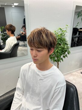 イントロバイフィーネ 渋谷(INTRO . by Fi-Ne) 【INTRO／渋谷】外人風ハイライトカラー/短髪バングショート