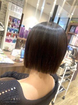 ヴィサージュ ユニール(VISAGE unir) 【泉 果穂】ぷつっとボブ×縮毛矯正♪