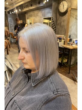 エント(ent) 外国人風前下がりボブ*プラチナカラー