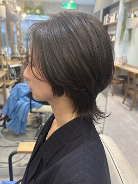グラッシー センター北店(GLASSI) 小顔外ハネショートウルフ★ダークオリーブグレージュ★坂田