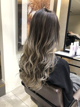 トルネード(TORNADO) グレージュハイライトバレイヤージュ