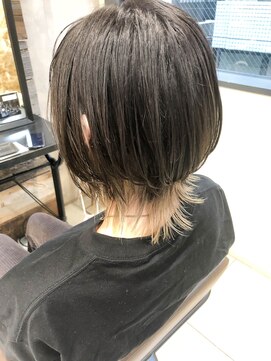 トルネード(TORNADO) ショートウルフボブ ハイライト インナーカラーグレージュ