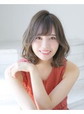 ミディアムボブ　うごきのあるボブ