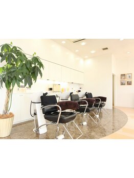 豊富な知識と経験でどんなお悩みも解決へと導きます◎あなたらしさを大切にしたスタイルをご提案♪