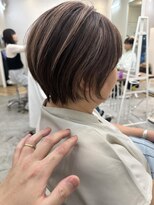 ロミー 本厚木(ROMMY.)&nbsp;大人可愛いハイライトカラーショート白髪ぼかし