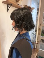 ガーランド (Garland)&nbsp;ボブパーマ/くるくるパーマ/顔周りカット/ブルーブラック