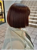 ピンクブラウンまとまる丸みショートボブ