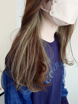 知識・経験豊富なスタイリストが、あなたの髪質・なりたいイメージに合わせてカラー剤をご提案します。