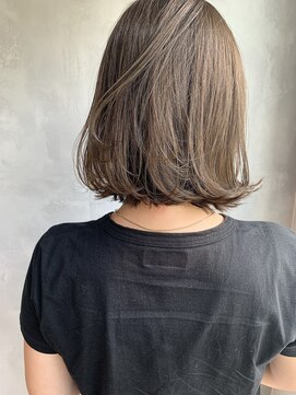 キチ(kichi.) [kichi.] 切りっぱなしボブ×オリーブベージュ