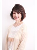 グレイヘアの大人美しいボブデザイン