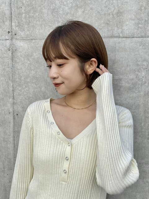 韓国大人可愛い耳かけボブヘアワイドバング明るめベージュカラー