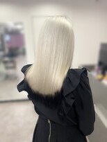 オズ 梅田店(OZ)&nbsp;ホワイト×エンドカラーブラック/髪質改善/ハイトーン