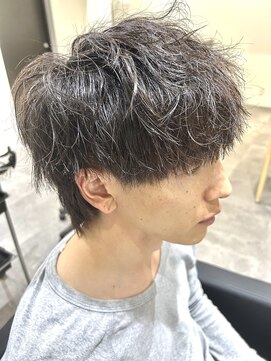 ヒュイル バイ ニアウ(Hwyl by Niau) メンズマッシュパーマ波巻スパイラルパーマニュアンスパーマ眉毛