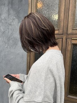 クララデアンシュシュ(Kurara de UN CHOU CHOU) 細めハイライトグレージュ