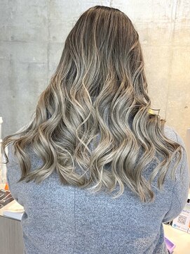 セル(CELL) バレイヤージュ　アッシュベージュ　ダブルカラー　白髪ぼかし