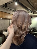 ノラ シンディ(NORA CYNDY)&nbsp;ブロンド裾カラーアンブレラカラールーツカラー顔周りレイヤー