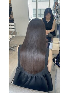 エラ(Ella) 自然なツヤとまとまりが叶う髪質改善ストレート