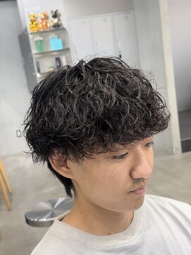 フィフス トウキョウ (fifth TOKYO) 渋谷波巻きパーマメンズカットセンターパートウルフマッシュ