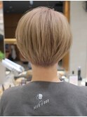 くせ毛マッシュショートボブ白髪ぼかしブリーチ襟足後頭部癖毛