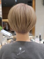 ピークアブー 原宿ハラカド(PEEK-A-BOO)&nbsp;くせ毛マッシュショートボブ白髪ぼかしブリーチ襟足後頭部癖毛